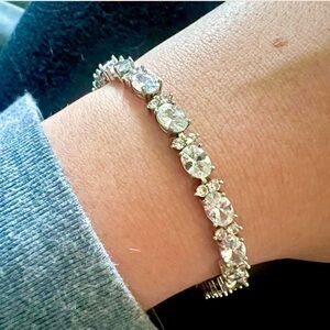Elegant Silver Bracelet with Clear Stones